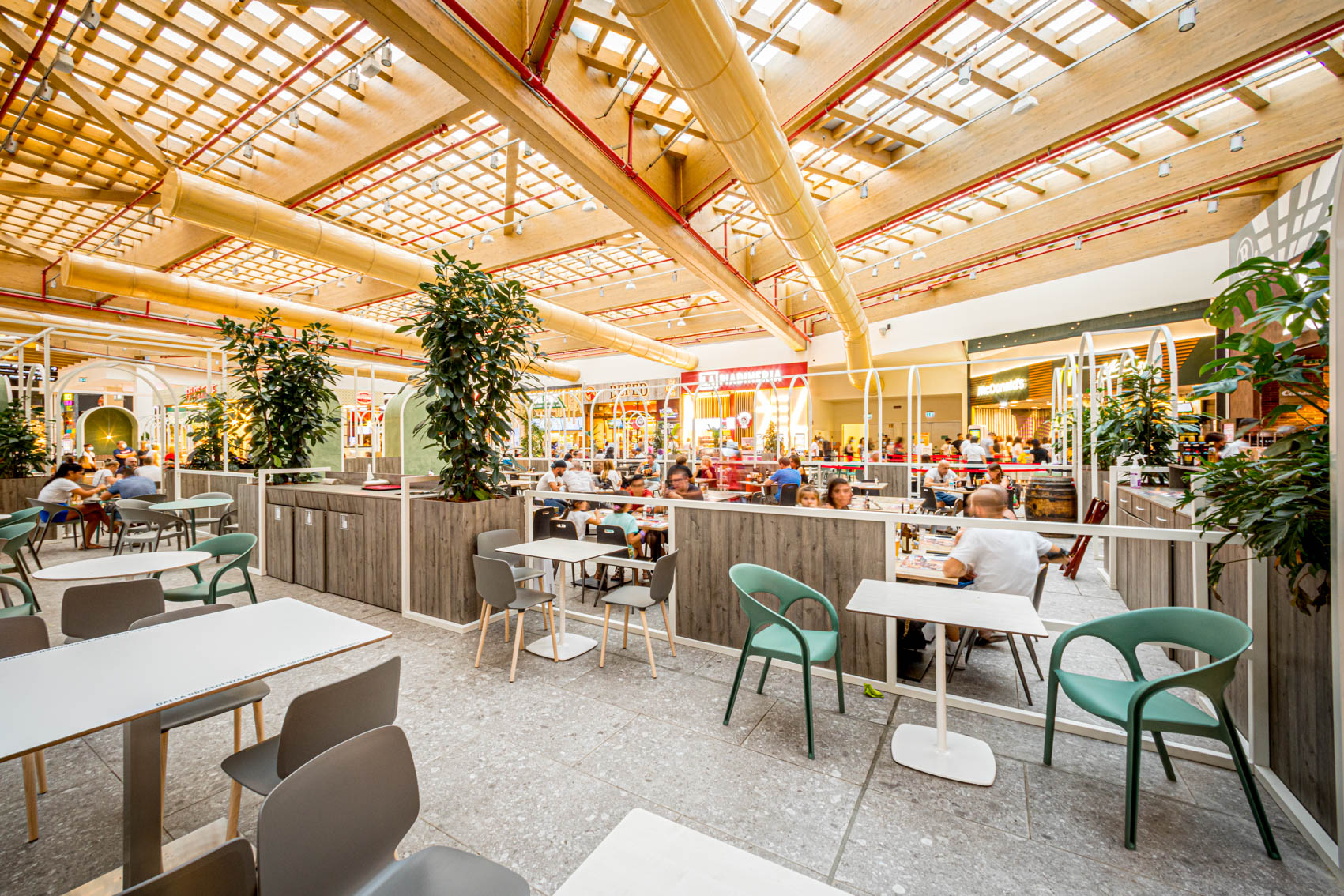 Terminato il restyling della Food Court